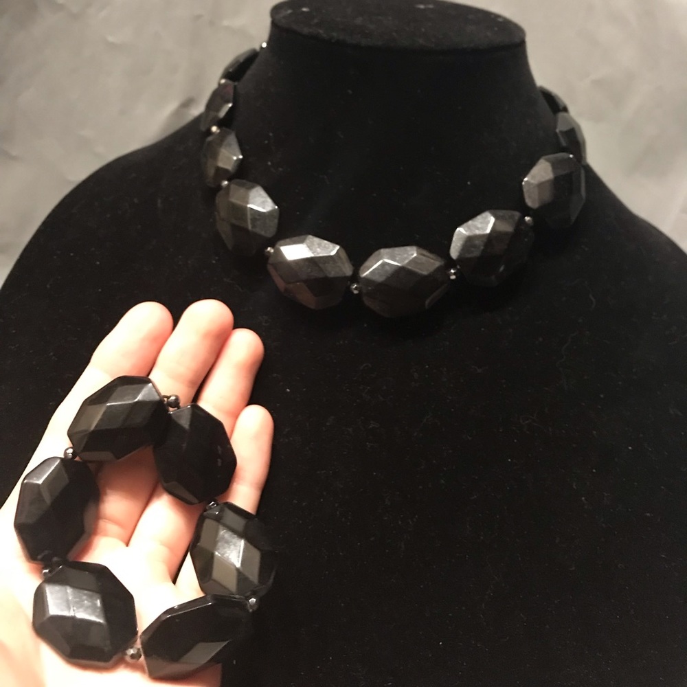 Black beaded necklace and bracelet set